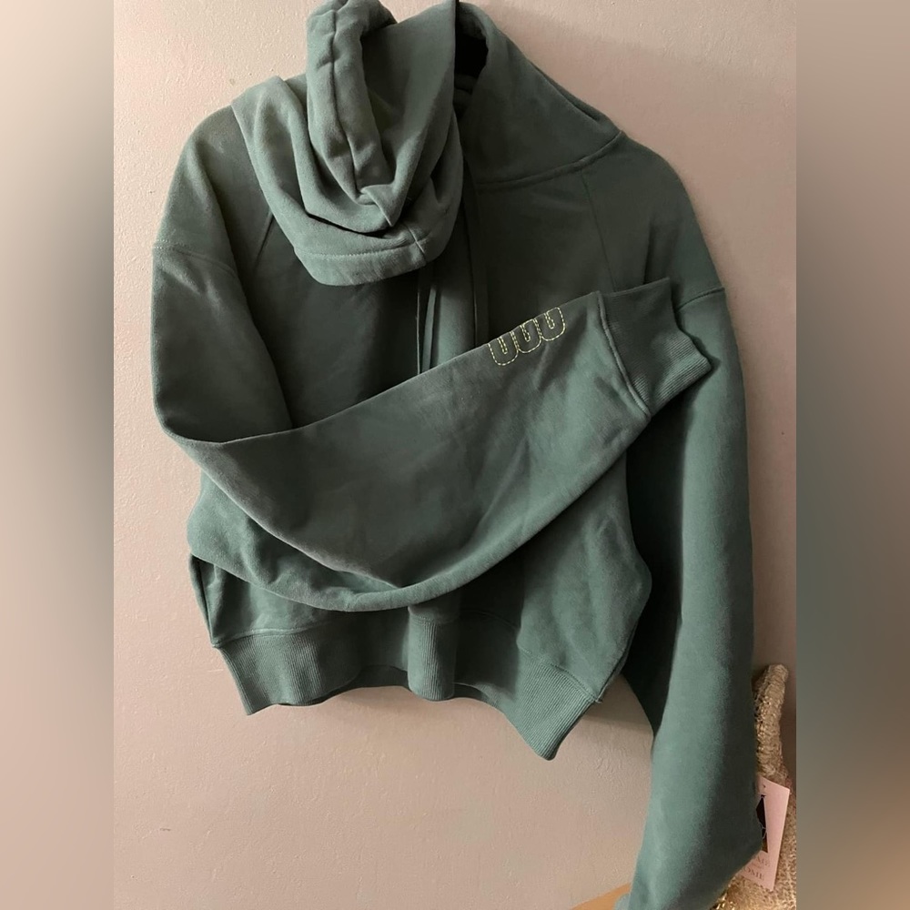 Ugg - green crop sweatshirt